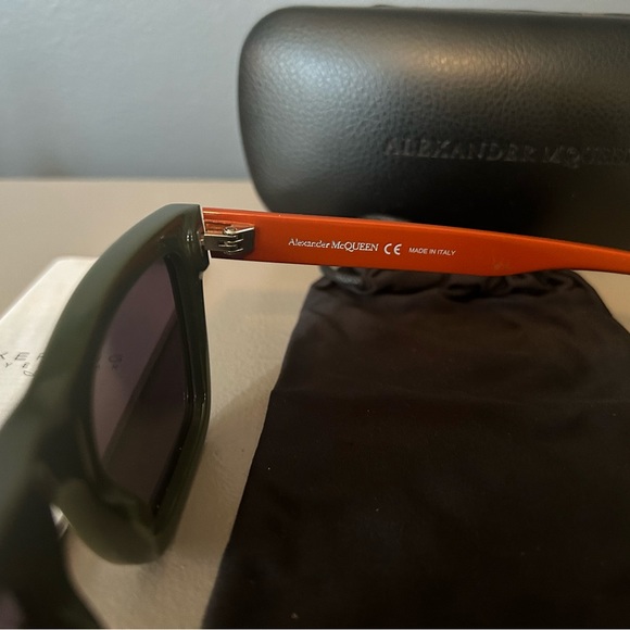 NWOT. Alexander McQueen sunglasses. - Picture 5 of 6